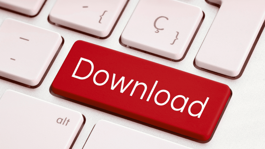Rote Taste mit der Beschriftung &bdquo;Download&ldquo; auf einer hellen Computertastatur.