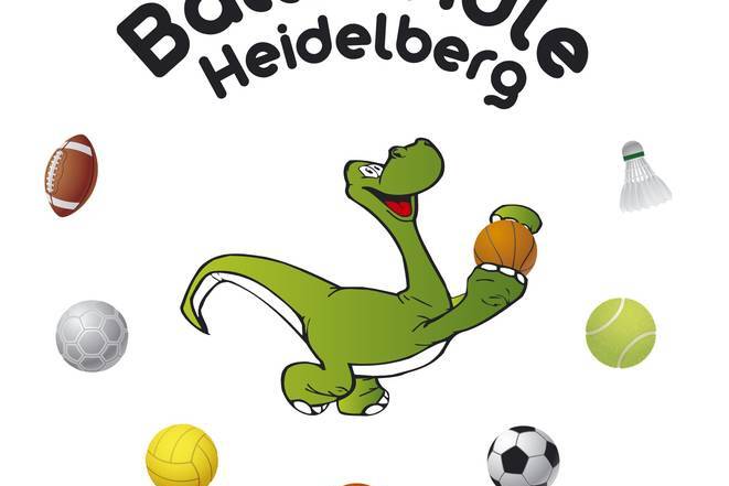 Logo der Ballschule Heidelberg mit cartoonhaftem Dinosaurier und verschiedenen Sportb&auml;llen im Hintergrund.
