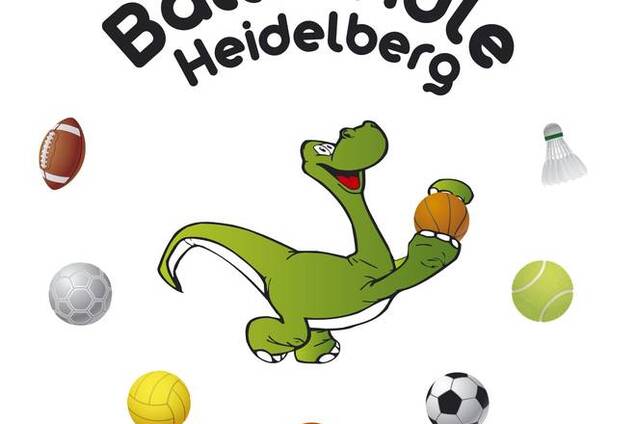 Logo der Ballschule Heidelberg mit cartoonhaftem Dinosaurier und verschiedenen Sportb&auml;llen im Hintergrund.