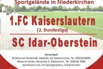 Plakat f&uuml;r ein Fu&szlig;ballspiel zwischen 1.FC Kaiserslautern und SC Idar-Oberstein am 5. Juli 2012 in Niederkirchen.
