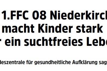 Logo des 1.FFC 08 Niederkirchen mit dem Slogan &bdquo;macht Kinder stark f&uuml;r ein suchtfreies Leben&ldquo; und einem Dank der Bundeszentrale.