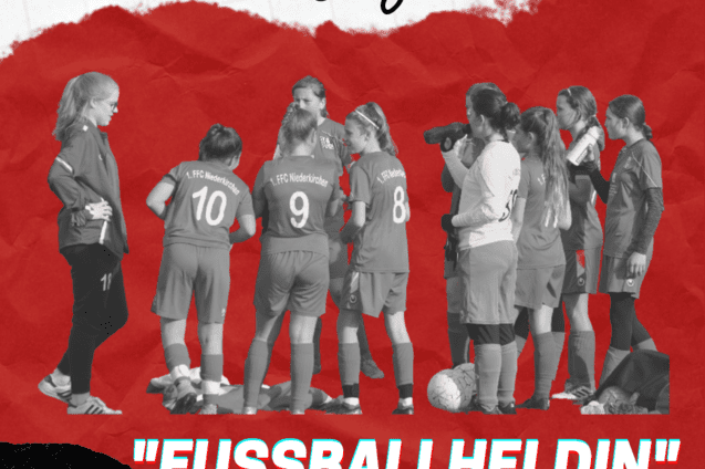 Gruppenfoto von Fu&szlig;ballspielerinnen mit Auszeichnung "Fu&szlig;ballheldin" f&uuml;r Nora Weiss, im Hintergrund ein Gl&uuml;ckwunsch-Text.