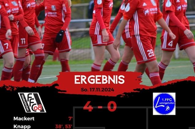 Frauenfu&szlig;ballmannschaft in roten Trikots feiert einen 4:0-Sieg, Ergebnis und Torsch&uuml;tzen sind eingeblendet.