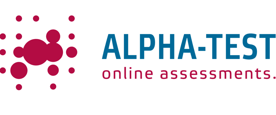 Logo von Alpha-Test mit roten und violetten Punkten, erg&auml;nzt durch den Schriftzug &bdquo;online assessments&ldquo;.