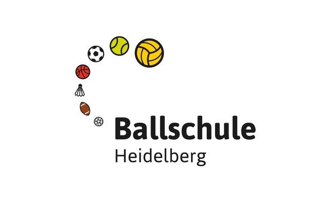 Logo der Ballschule Heidelberg, umgeben von verschiedenen Sportb&auml;llen in einem geschwungenen Verlauf.